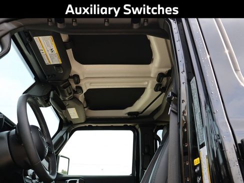 Used 2025 Jeep Wrangler Unlimited Rubicon AWD/4WD image 37