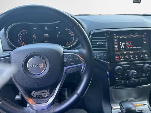 Certified 2022 Jeep Grand Cherokee Laredo X AWD/4WD image 16