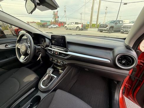 Used 2022 Kia Forte LXS image 17