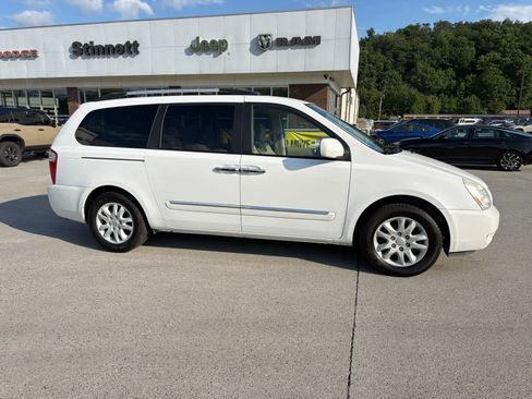 Used 2010 Kia Sedona EX w/ Luxury Pkg FWD image 2