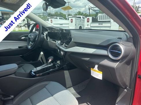 New 2026 Chevrolet Trax LT w/ Driver Confidence Package FWD image 31