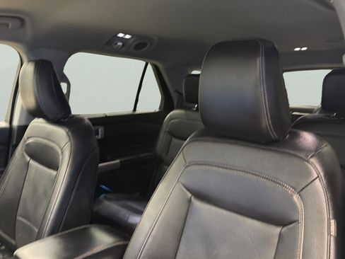 Used 2023 Ford Explorer Limited image 12