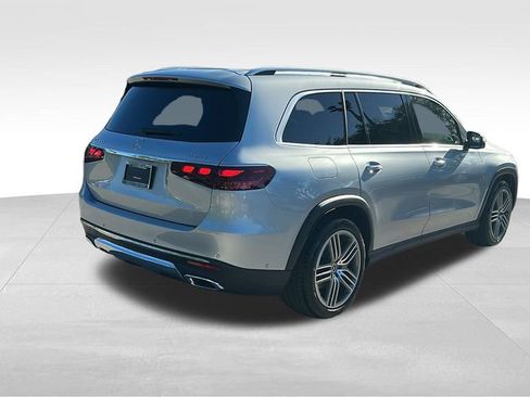 Used 2024 Mercedes-Benz GLS 450 4MATIC image 7