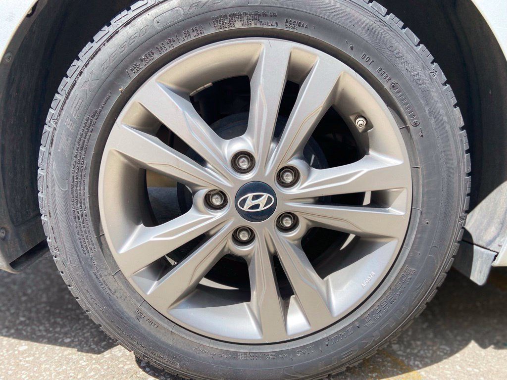 Used 2012 Hyundai Sonata Limited w/ Navigation Pkg FWD image 12
