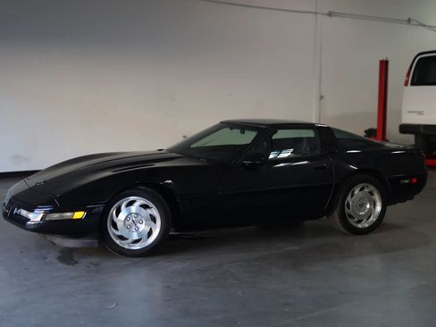 Used 1995 Chevrolet Corvette Coupe image 3
