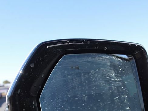 Used 2024 GMC Yukon Denali w/ Advanced Technology Package image 15