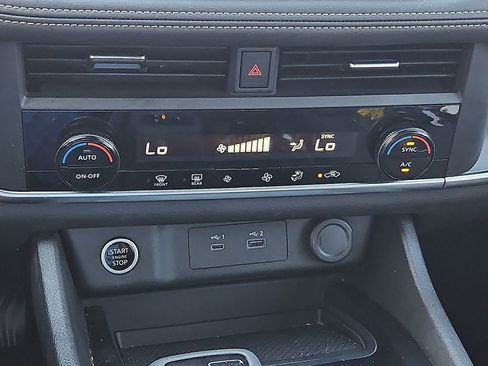 Used 2023 Nissan Rogue SV image 26