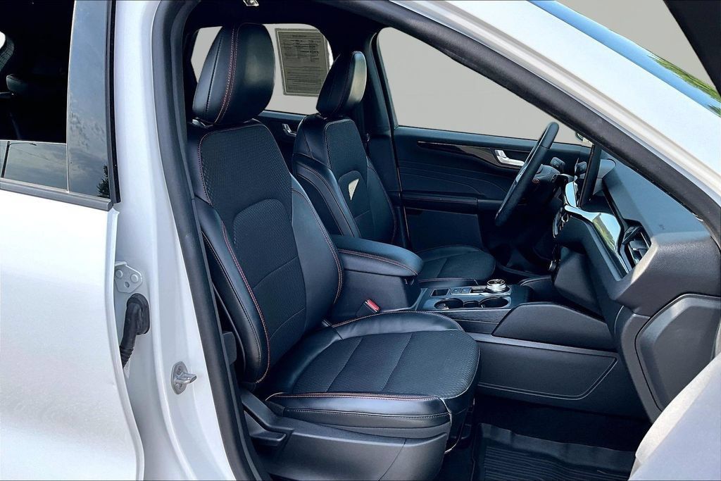 Certified 2023 Ford Escape ST-Line w/ Tech Pack #1 AWD/4WD image 7