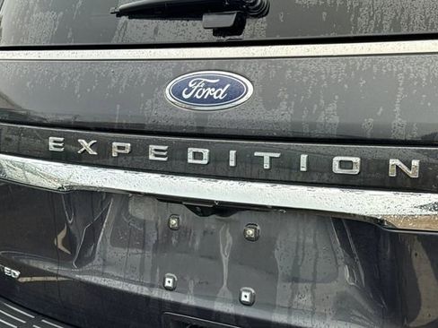 Used 2024 Ford Expedition Limited image 7