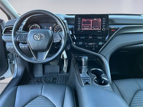 Used 2023 Toyota Camry SE w/ Cold Weather Package image 10