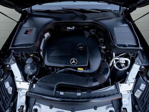 Used 2023 Mercedes-Benz GLC 300 4MATIC Coupe image 40