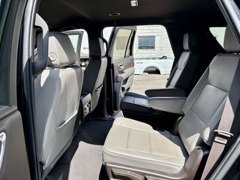 Used 2022 GMC Yukon SLT w/ SLT Luxury Package AWD/4WD image 24