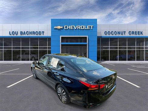 Used 2024 Nissan Altima 2.5 SV image 6