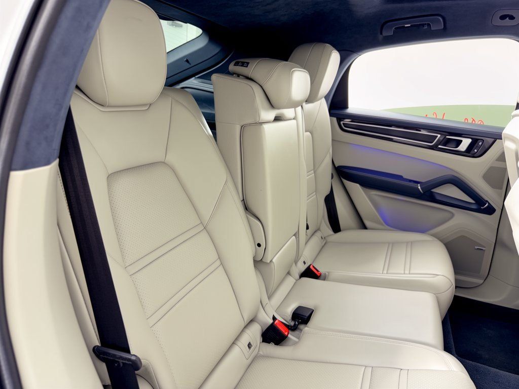 Used 2022 Porsche Cayenne GTS AWD/4WD image 29