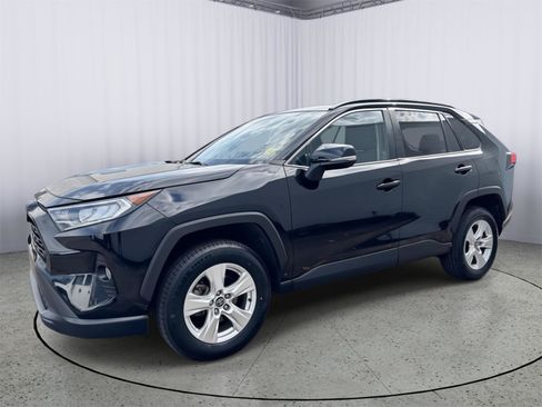 Used 2021 Toyota RAV4 XLE AWD/4WD image 12
