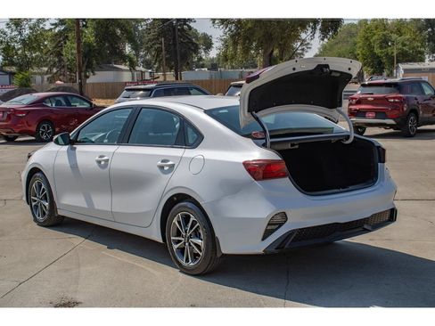 Used 2024 Kia Forte LXS w/ LXS Technology Package FWD image 9