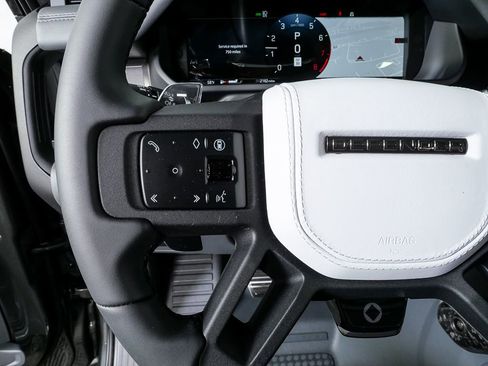 Used 2025 Land Rover Defender 110 image 9
