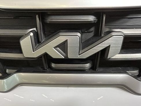 Used 2025 Kia Telluride S FWD image 8