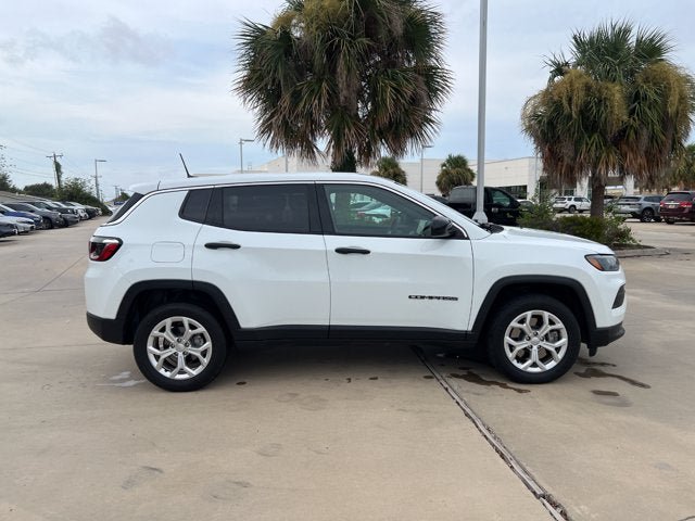 Used 2024 Jeep Compass Sport AWD/4WD image 7