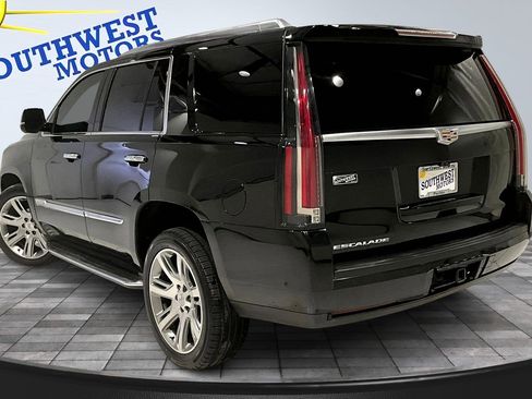 Used 2018 Cadillac Escalade Luxury image 4