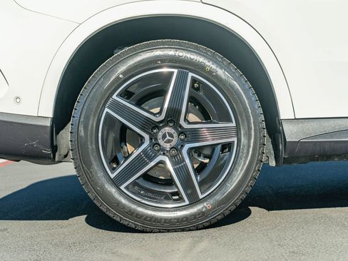 Used 2025 Mercedes-Benz GLC 300 4MATIC image 13
