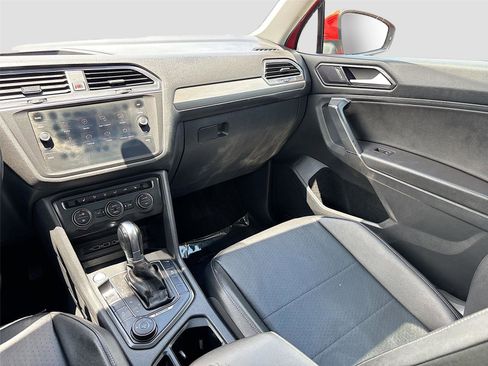 Used 2018 Volkswagen Tiguan SE w/ Panoramic Sunroof Package AWD/4WD image 23