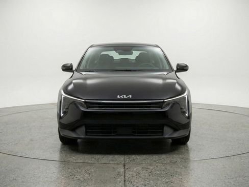 Used 2025 Kia K4 FWD image 2