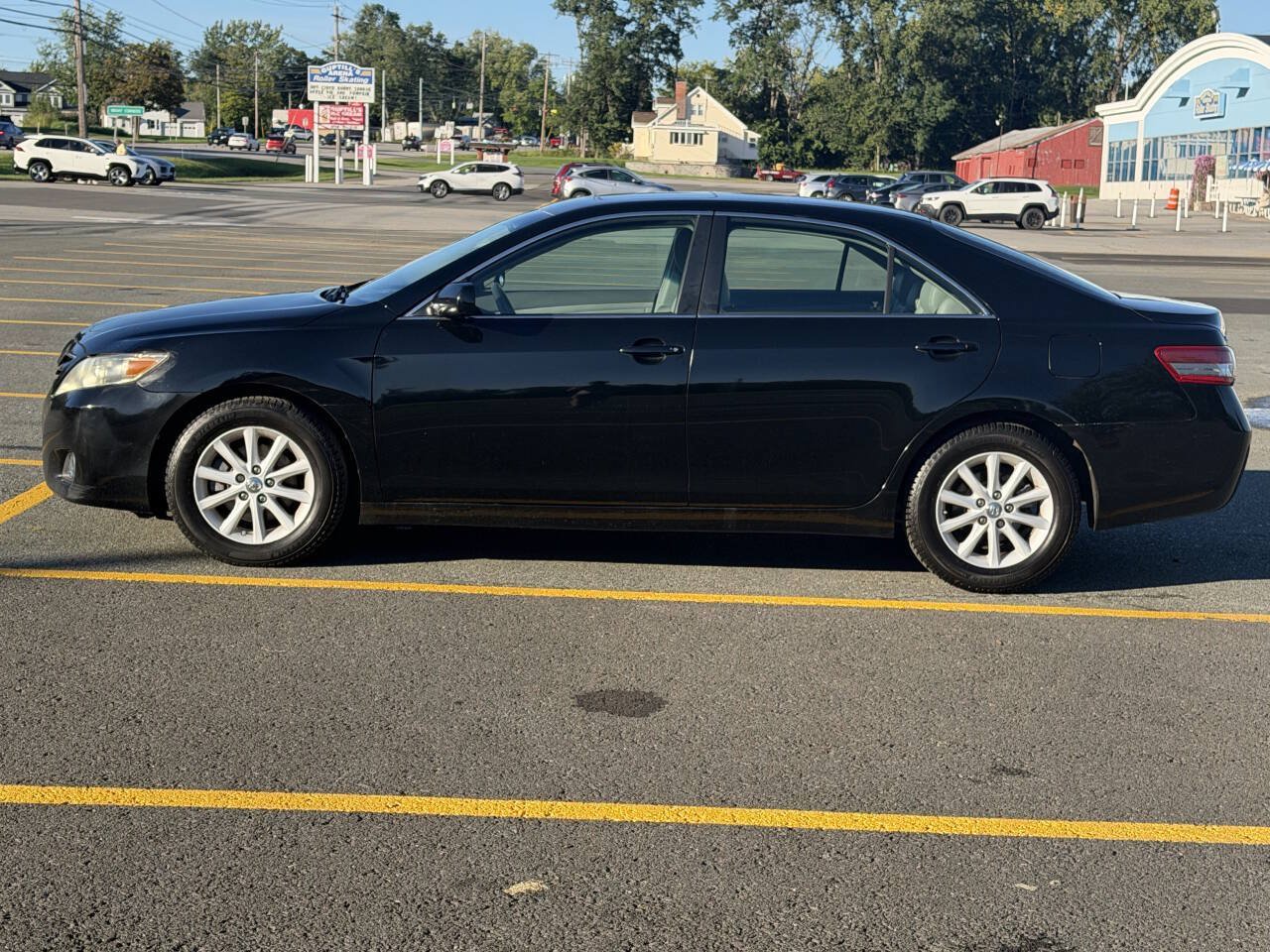 Used 2010 Toyota Camry XLE FWD image 8