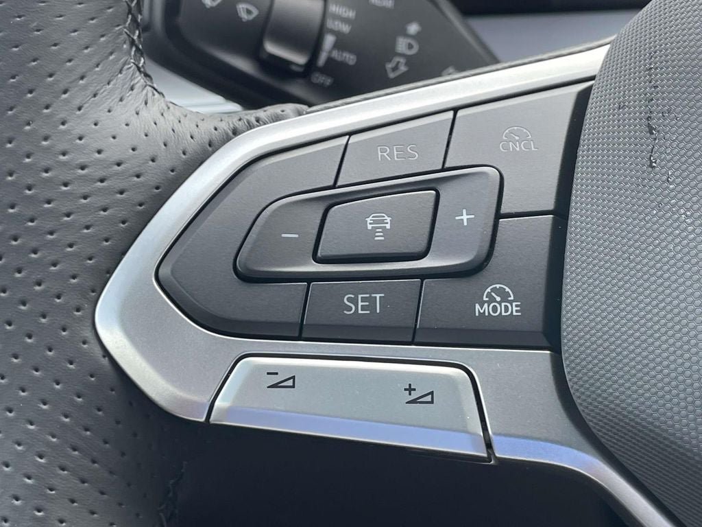 New 2026 Volkswagen Tiguan SE R-Line FWD image 45