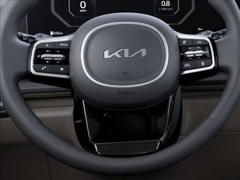 Used 2026 Kia Carnival SX FWD image 22