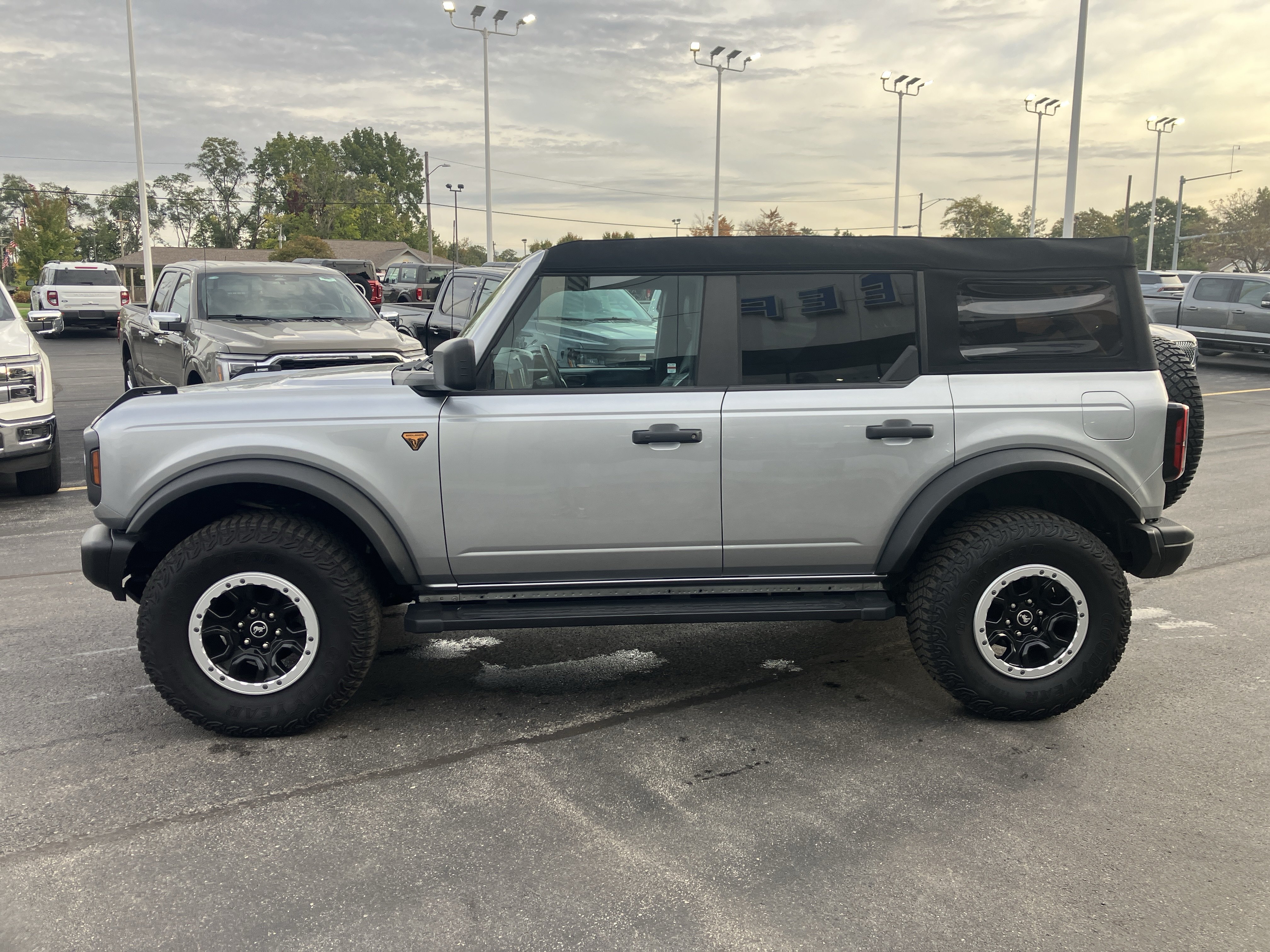 Used 2023 Ford Bronco Badlands w/ Sasquatch Package AWD/4WD image 5