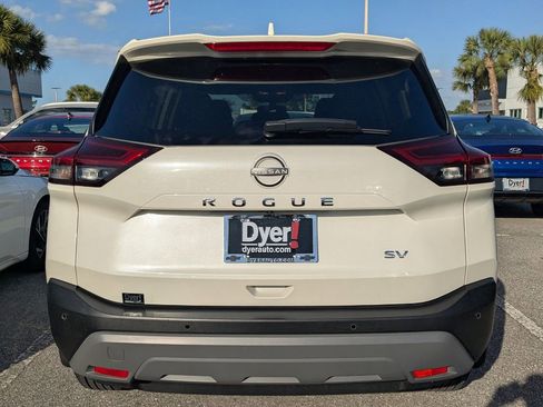 Used 2023 Nissan Rogue SV image 4