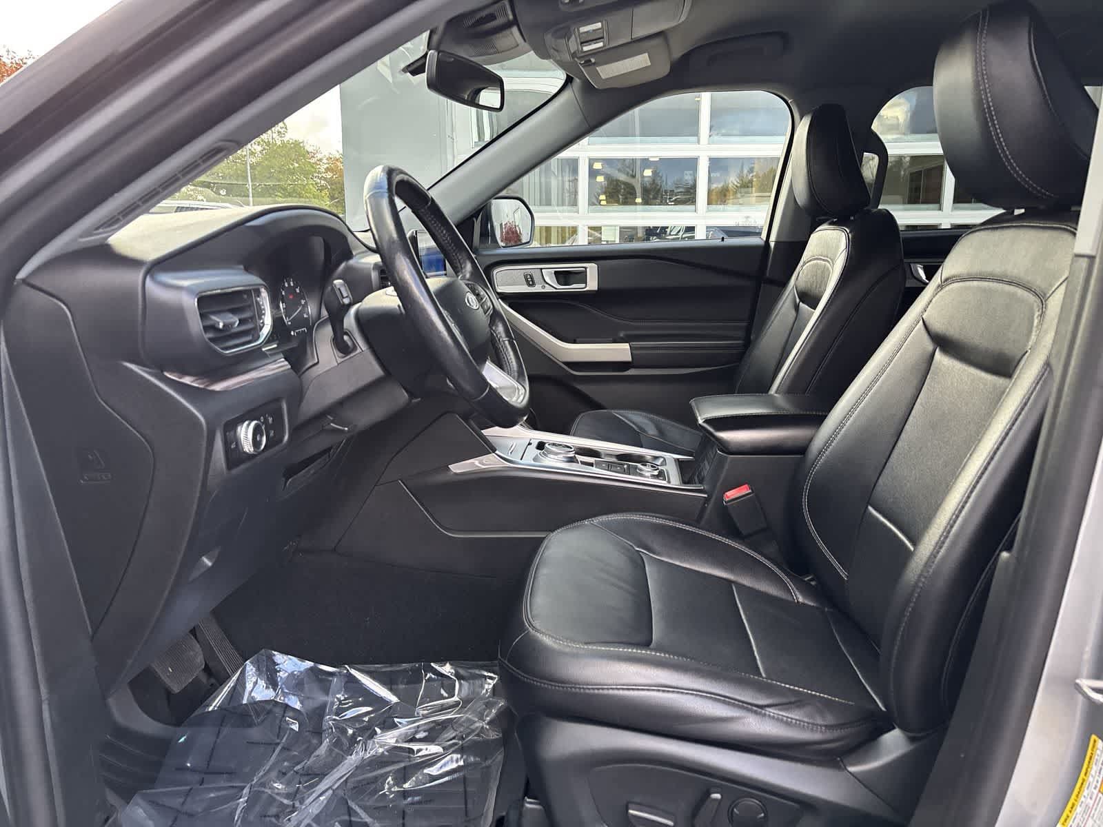 Used 2023 Ford Explorer Limited AWD/4WD image 8