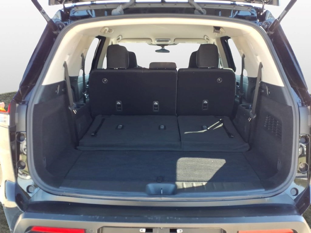 Used 2026 Nissan Pathfinder SV FWD image 10
