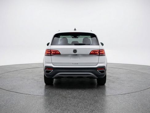 Used 2025 Volkswagen Taos SE image 7