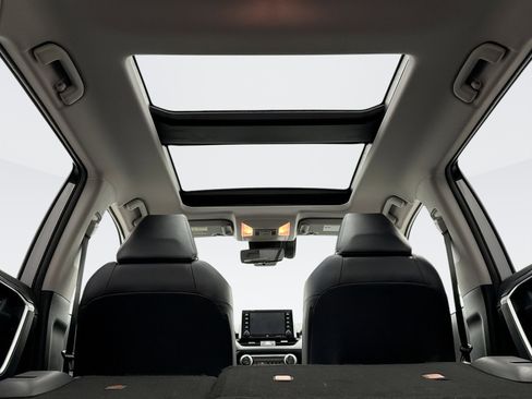 Used 2019 Toyota RAV4 Limited image 20