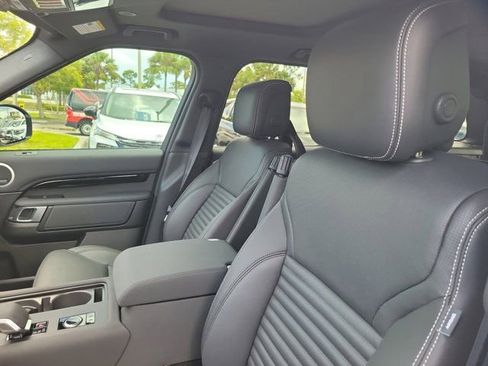 Used 2025 Land Rover Discovery S AWD/4WD image 21