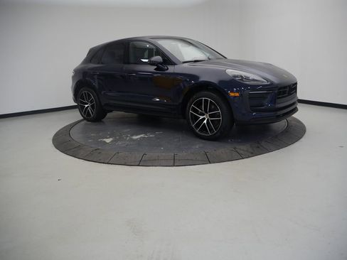 Certified 2023 Porsche Macan image 9