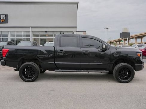 Used 2019 Nissan Titan SV w/ SV Convenience Package AWD/4WD image 4