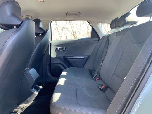 Used 2025 Kia K4 LXS image 25