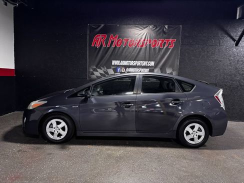 Used 2010 Toyota Prius Three FWD image 2