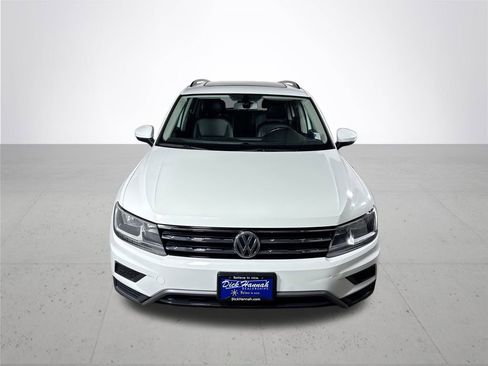 Used 2018 Volkswagen Tiguan SE w/ Panoramic Sunroof Package image 3