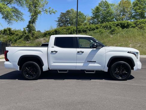 Used 2022 Toyota Tundra SR5 w/ SR5 Convenience Package AWD/4WD image 2