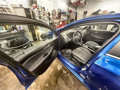 Used 2018 Chevrolet Cruze LT w/ Convenience Package image 14