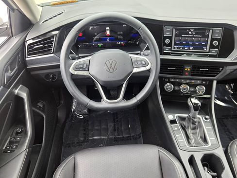 Certified 2023 Volkswagen Jetta SE FWD image 13