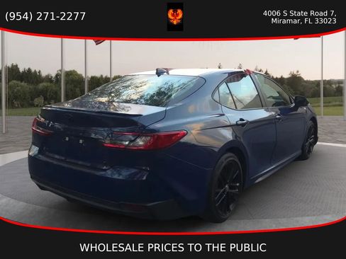 Used 2025 Toyota Camry SE image 4