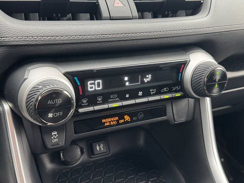 Used 2019 Toyota RAV4 LE AWD/4WD image 23