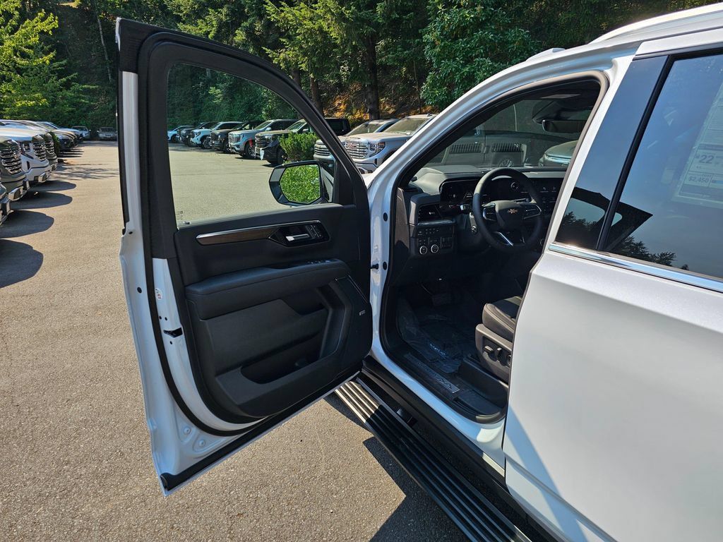 New 2026 Chevrolet Suburban High Country AWD/4WD image 21