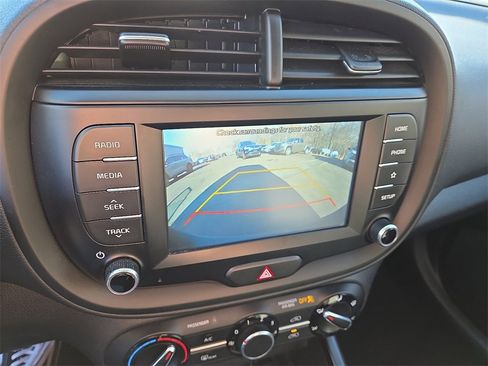 Used 2020 Kia Soul LX image 18