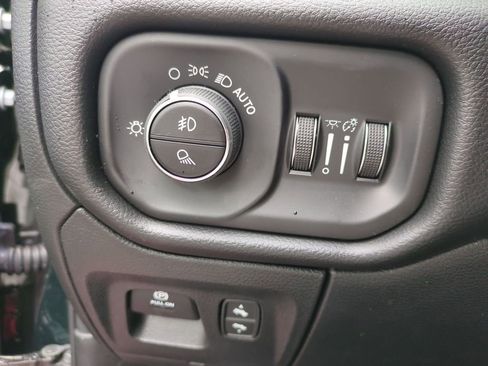 New 2026 RAM 1500 4x4 Crew Cab image 18